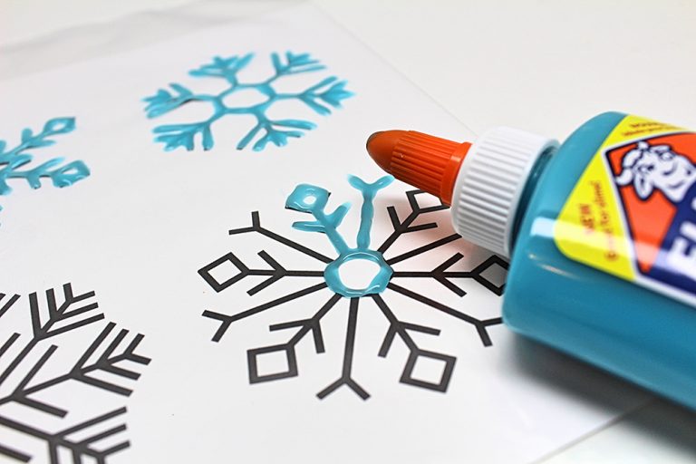 Color-Changing Snowflake Window Clings (with Free Printable!) - The ...