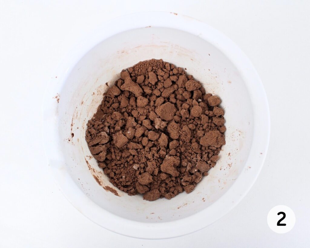 Bowl of brown moon sand after mixing.