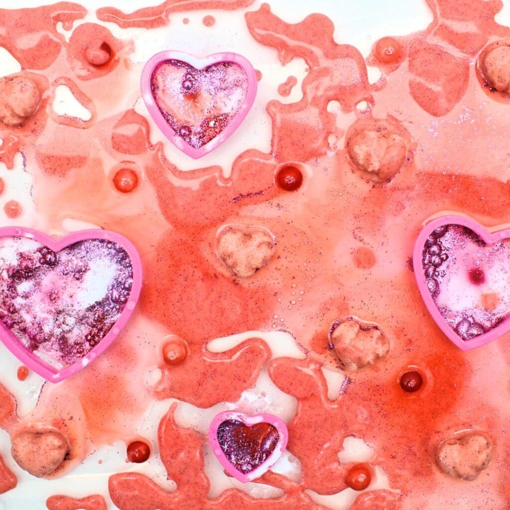 Fizzing baking soda hearts.